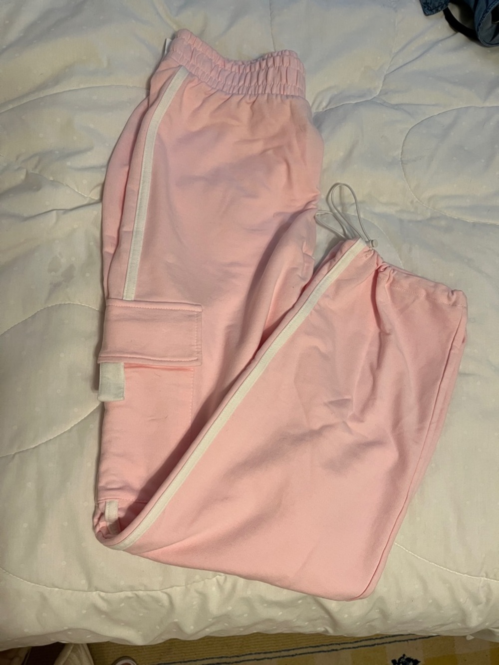 NWT women’s Forever 21  Pink Cargo Jogger Pants with White Trim L